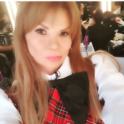 Cada semana, Mhoni Vidente comparte las predicciones del tarot para todos los signos zodiacales, con golpes de suerte y consejos de los astros (Facebook/Mhoni Vidente)