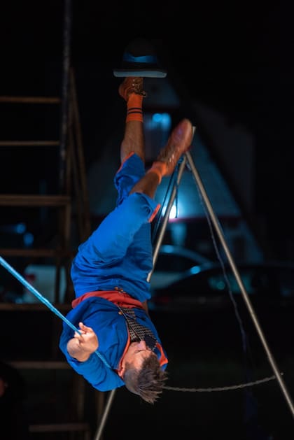 "Cada temporada invertimos energía en la creación de un nuevo espectáculo, manteniendo nuestra estética rara y nuestra forma de descubrirnos en el circo”, dice María del Aire