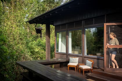 Cada una de las 14 villas tiene su deck privado.