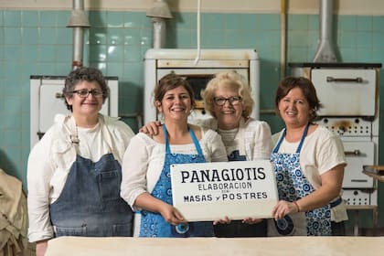 Cada una de las cocineras tiene un rol fundamental para que Panagiotis siga manteniendo su calidad
