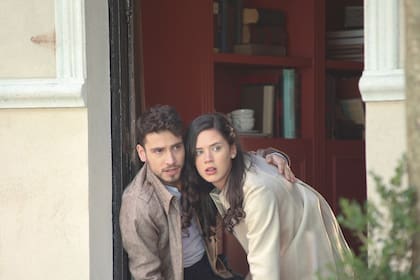 Albert Baró y Delfina Cháves interpretaron a una de las dos parejas protagónicas de la primera temporada de ATAV