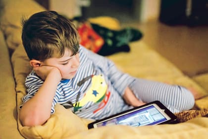 Cada vez más, el acto mismo de leer apenas parece necesario. Plataformas como TikTok y YouTube Shorts ofrecen una fuente inagotable de fascinantes videos cortos