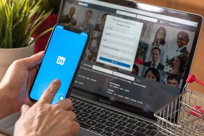 Cada vez más empleadores realizan entrevistas de forma virtual, a menudo utilizando una plataforma de software de vídeo como Zoom