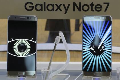 Cada vez más grandes, los teléfonos móviles buscan desarrollar baterías delgadas y de mayor capacidad