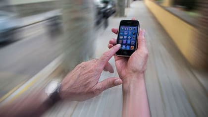 Cada vez más personas acceden a internet desde su celular