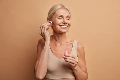 Cada vez más personas buscan mejorar su bienestar a través de suplementos, aunque no siempre cuentan con información clara sobre su efectividad (imagen ilustrativa)