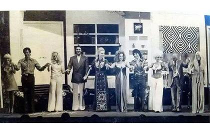 Cada vez me gusta más, la obra protagonizada por Guillermo Bredeston, Rodolfo Bebán y Claudio García Satur quienes, junto a un notable elenco, abrieron el ciclo de los galanes en las temporadas de teatro de Mar del Plata