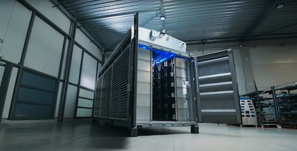 Cada vez que alguien hace una transacción en bitcoin, esa operación se agrupa con otras en un “bloque”