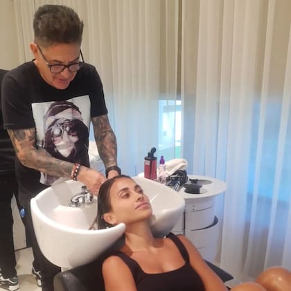 Cada vez que regresa a Rosario, Antonela pasa por la peluquería de Dante Palavechino
