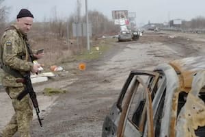 La “terrible” evidencia sobre posibles crímenes de guerra hallada a las afueras de Kiev
