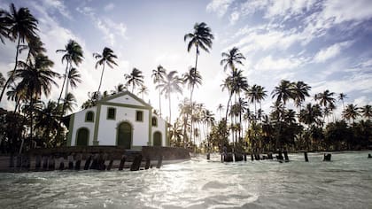 Cae el sol en la playa dos Carneiros.