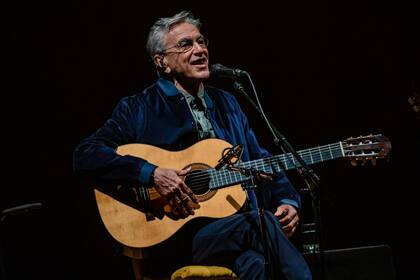 Caetano Veloso recorrió su cancionero sin caer en ningún momento en la sensiblería