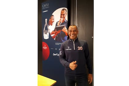 Cafú es uno de los miembros de la Academia Laureus, que este año entregó en Berlín, por 20a vez, sus premios anuales a las figuras mundiales; Lionel Messi y Lewis Hamilton fueron los ganadores del galardón principal.