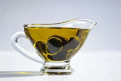 Café con aceite de oliva: no hay suficientes pruebas científicas que respalden los posibles beneficios para la salud de esta combinación, afirma una especialista (Foto Pexels)