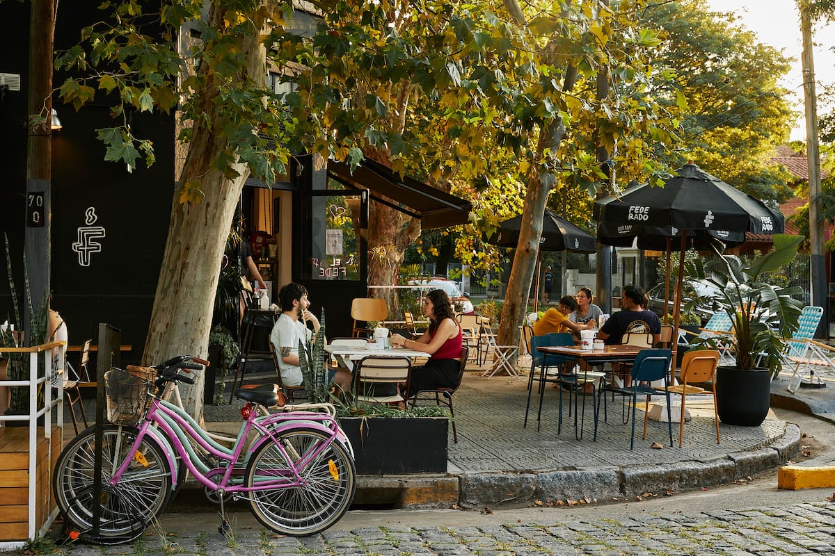 En “el San Isidro de zona sur”. Pequeños cafés, bares y restaurantes dan forma a un circuito con aires de barrio