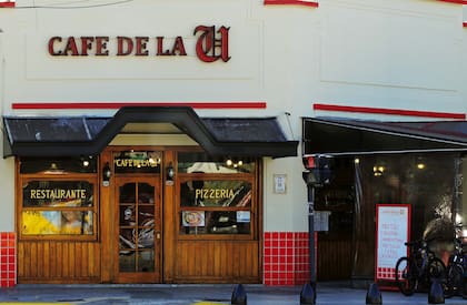 Café de la U, por Urquiza, Bar Notable de la Ciudad creado en 1986.