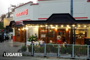 Café de la U, por Urquiza, Bar Notable de la Ciudad creado en 1986.