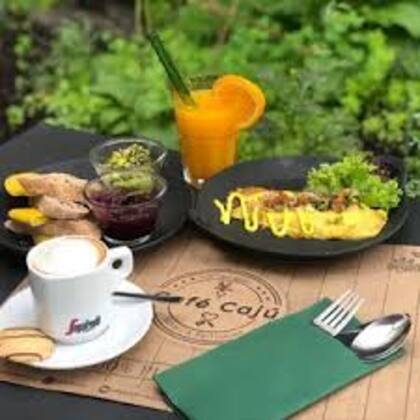 Café y cosas ricas para la hora de la merienda