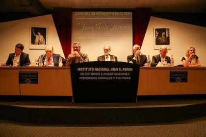 Cafiero, Bielsa, Taiana y Solá, los excancilleres del kirchnerismo en el Instituto Perón