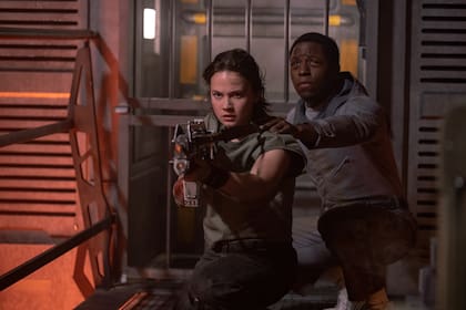 Cailee Spaeny y David Jonsson en una escena de Alien: Romulus
