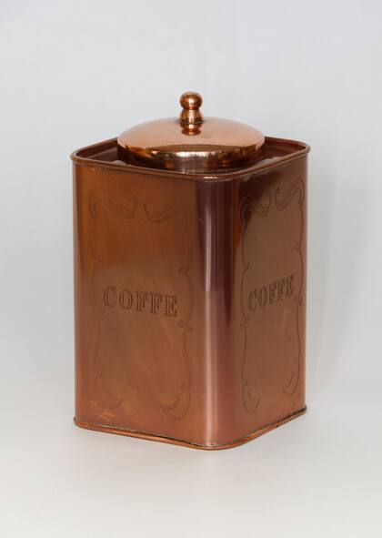 Caja de café de cobre (Landmark, $660)
