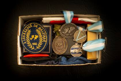 Caja con condecoraciones