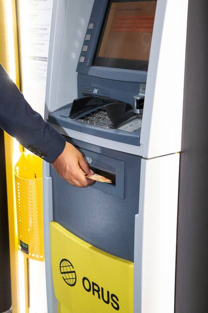 Cajeros Orus, se instalan en comercios y brindan servicio de extracción de dinero a los usuarios.