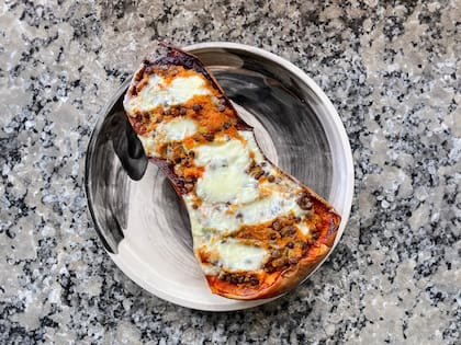 Calabaza rellena con lentejas y queso