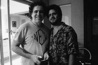 Calamaro y Prietto juntos en Benavídez, donde El Salmón grabó voces para tres canciones