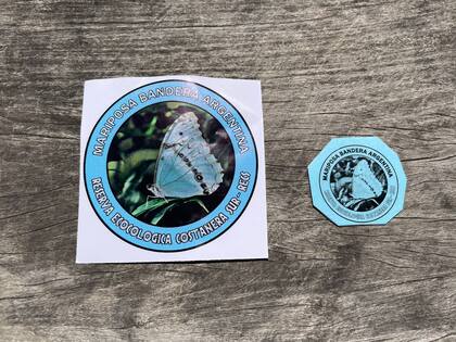 Calcomanía y figurita que reparten desde COA RECS (Club de Observadores de Aves) a quienes visitan la mariposa por primera vez.
Gentileza COA RECS