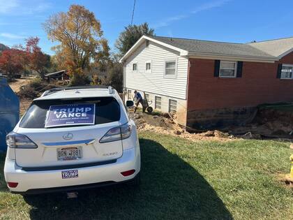 Calcomanías de la fórmula Trump-Vance en Swannanoa, Carolina del Norte.