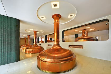 Calderas de cobre en la fábrica de cerveza Pilsner Urquell.