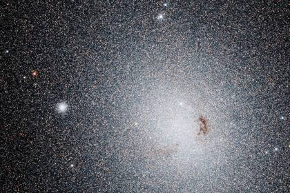 Caldwell 18, NGC 185, es una galaxia enana y un satélite de la galaxia Andrómeda