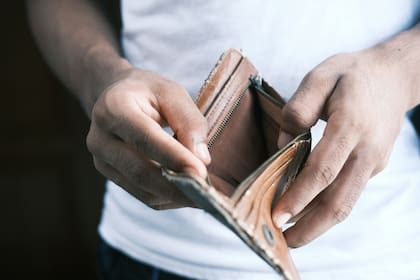 California activa cinco planes simultáneos que otorgan entre US$500 y US$725 mensuales a familias de bajos ingresos, similar a la propuesta de Georgia