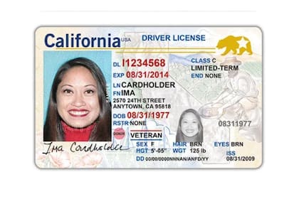 California distingue por sus licencias válidas con un oso dorado y una estrella