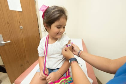 California es el primer estado que ofrece atención médica a personas migrantes