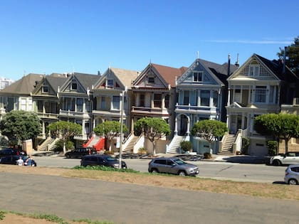 California requiere el salario anual más alto para permitirse una casa típica, según estudio