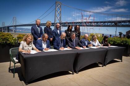 California se asocia con Google, Adobe, IBM y Microsoft para capacitar estudiantes y fuerza laboral