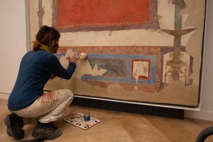 El palacio tiene un extenso y exótico jardín con fuentes, pabellones con frescos en su interior y complejas decoraciones de mármol policromado