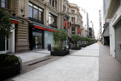 Calle Florida, en la ciudad de Buenos Aires, vacía durante la cuarentena