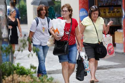 En la calle Florida, los locales que venden cuero aún no sienten impacto positivo