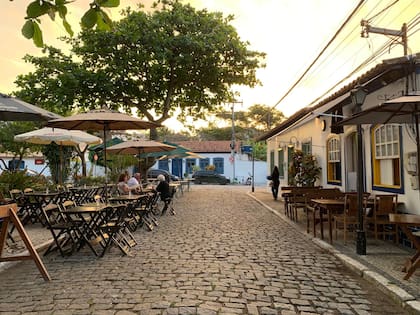 Calles adoquinadas y encanto colonial para recorrer en Cabo Frío