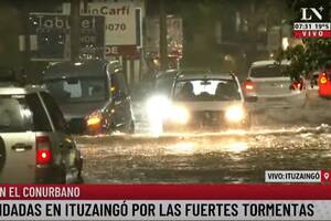Árboles caídos y calles inundadas en la Ciudad y el conurbano tras la fuerte tormenta eléctrica