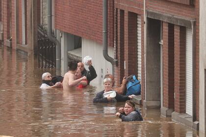 Calles inundadas en la ciudad de Lieja, Bélgica