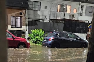 Fotos y videos: las impactantes imágenes de calles anegadas y autos flotantes tras la sorpresiva tormenta