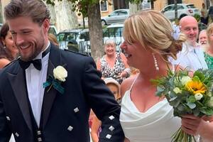 Callum Kerr llevó a su madre Dawn Searle al altar en 2023