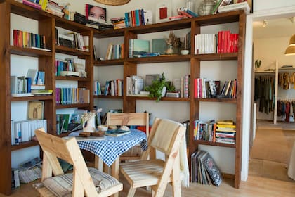 Calmer Café & Books.