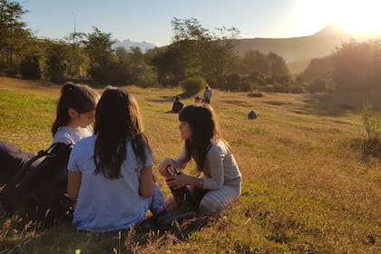 La gente aprovechó el calor para salir al aire libre.