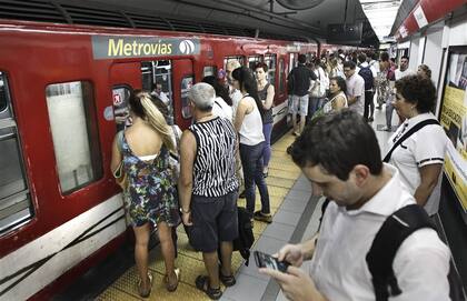 Calor y muchos pasajeros, una constante de la línea B