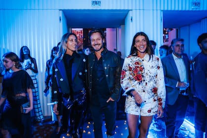 Calu Rivero disfrutó de la noche esteña junto a Benjamín Vicuña y su novia Anita, en un evento en The Grand Hotel